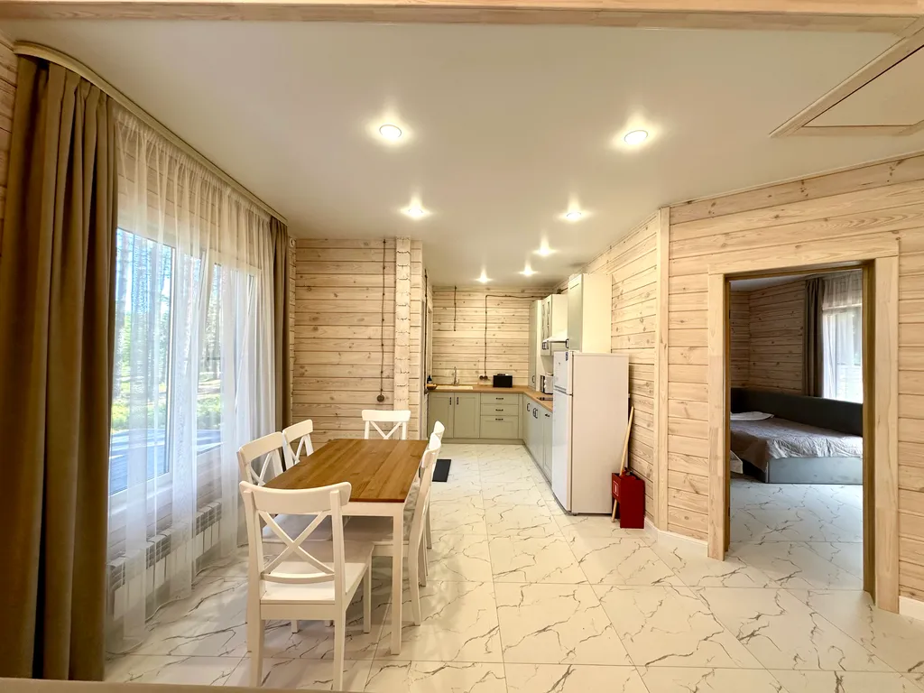 Уютный дом в сосновом лесу