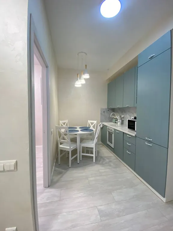 Евротрехкомнатный апартамент с балконом на первой линии