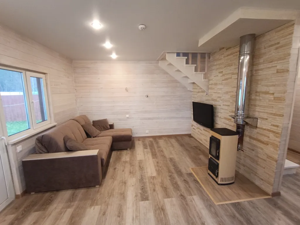 Уютный дом у леса