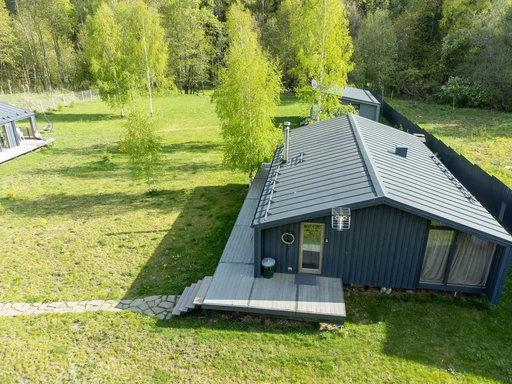 Цветочный домик с камином