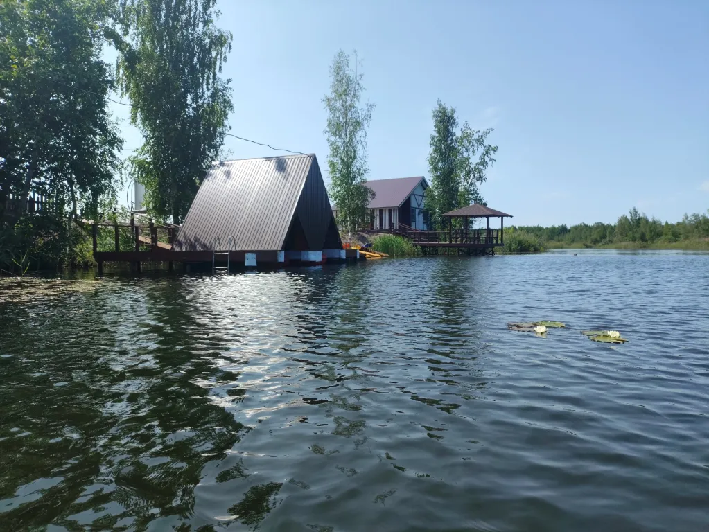 Дом отдыха на берегу озера