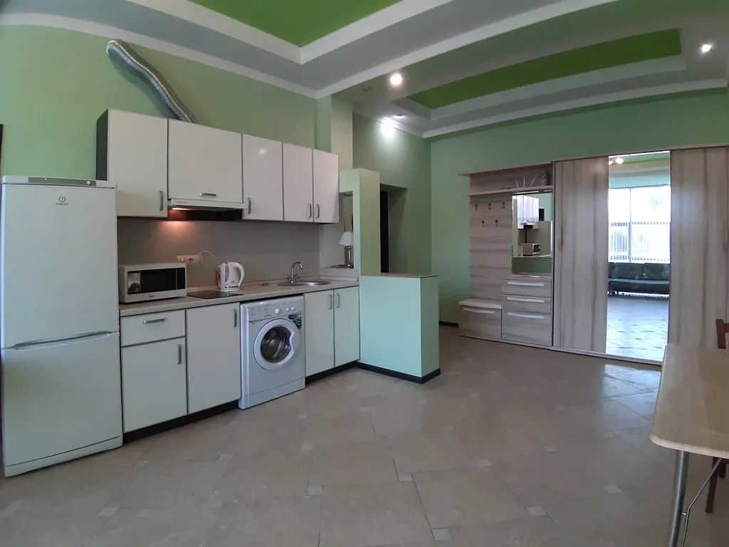 Трехкомнатная с балконом