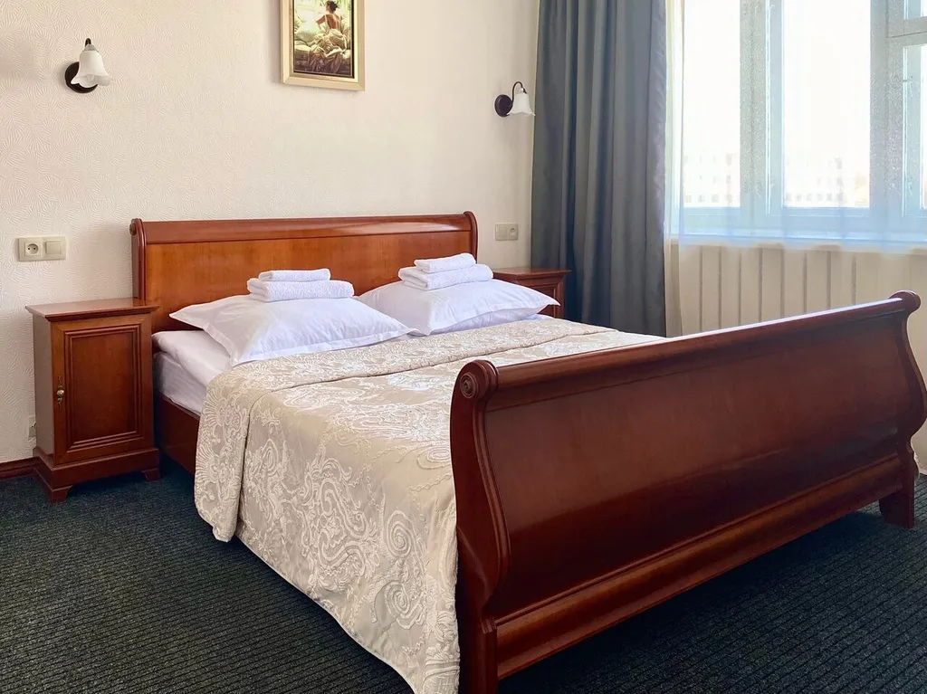 " Люкс" ( 1 двуспальная кровать)