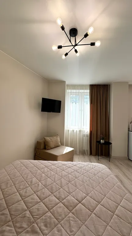 Стильная студия с видом на лес