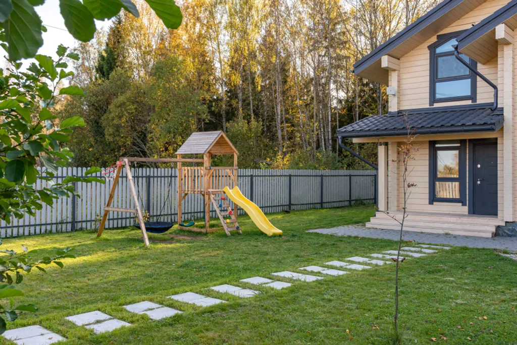 Дом из бруса в лесу с баней и чаном