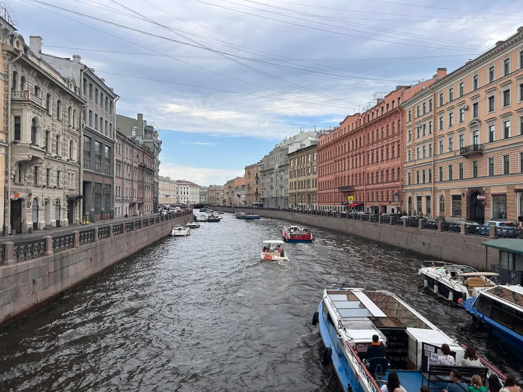 Квартира Двухкомнатная тихая квартира в 3 минутах от Дворцовой площади — Санкт-Петербург