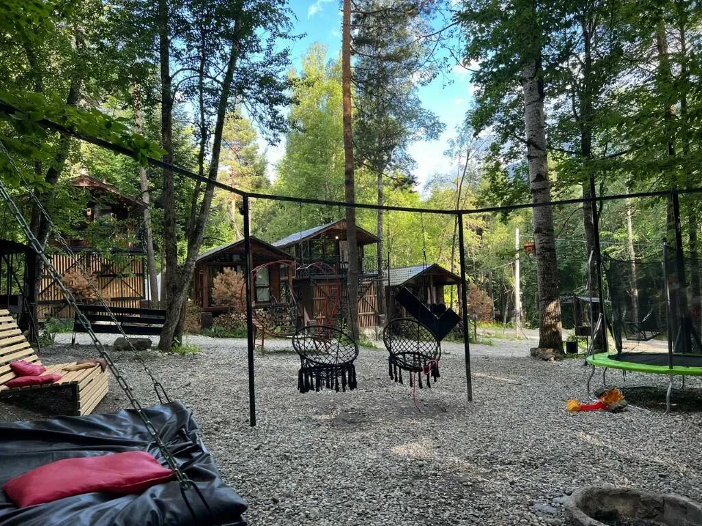 Уютный домик в чаще леса