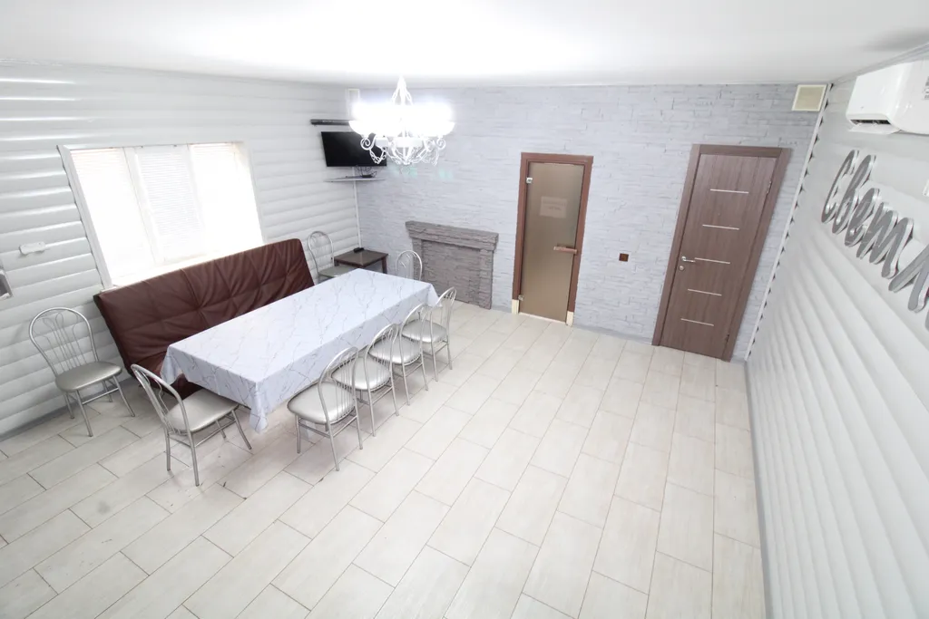 Дом для отдыха с сауной, бассейном, бильярдом