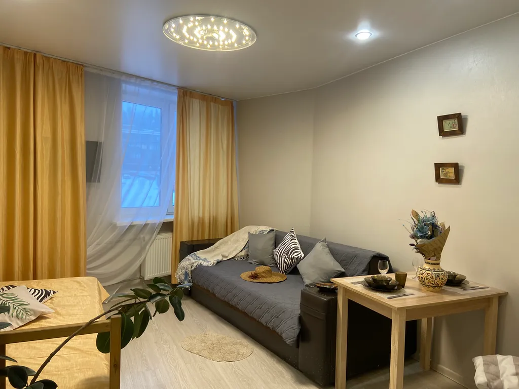 Квартира У леса, с ремонтом и 2 кроватями Переезжайте с одним чемоданом! — аренда посуточно в Сертолово