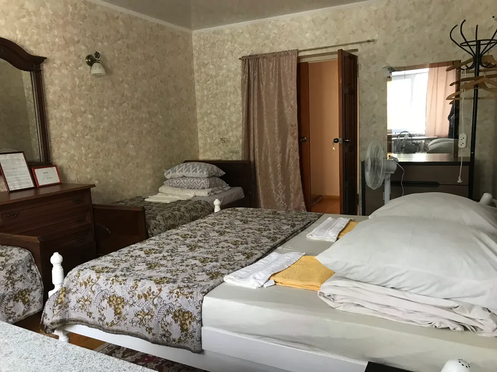 Семейный 4 х местный номер эконом в Гостевом доме