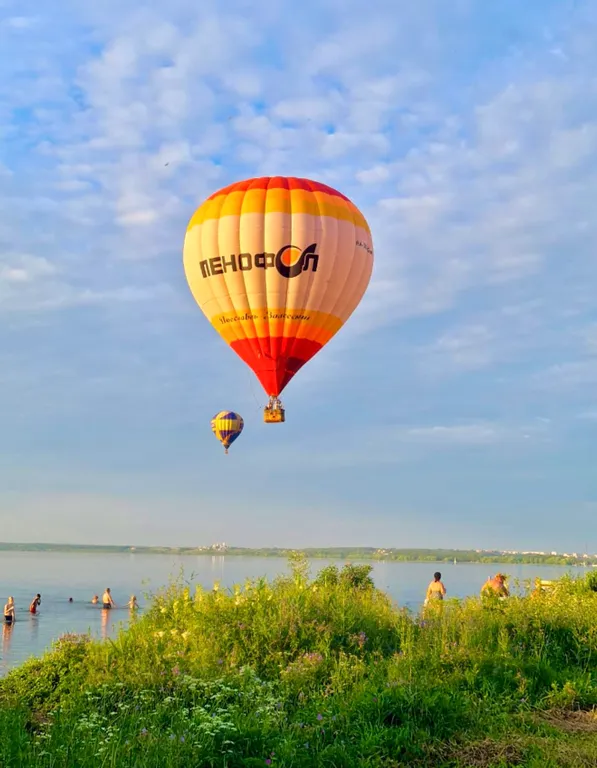 Уютный деревянный дом рядом с живописным озером