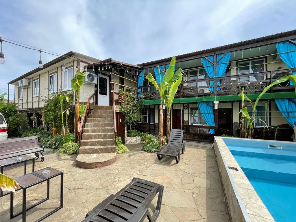 Квартира Квартира Четырёхместный номер с двухспальной кроватью и двухспальным диваном — Сухум