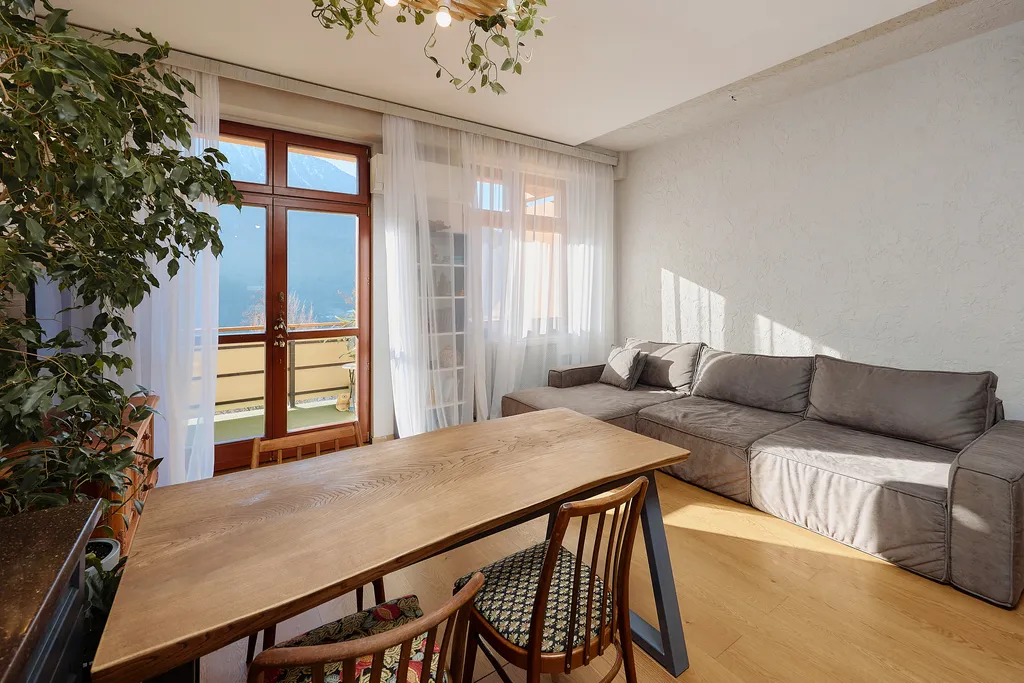 Стильный апартамент с видом на горы