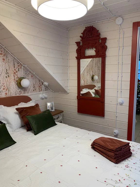 Красная Матрешка - глэмпинг в лесу