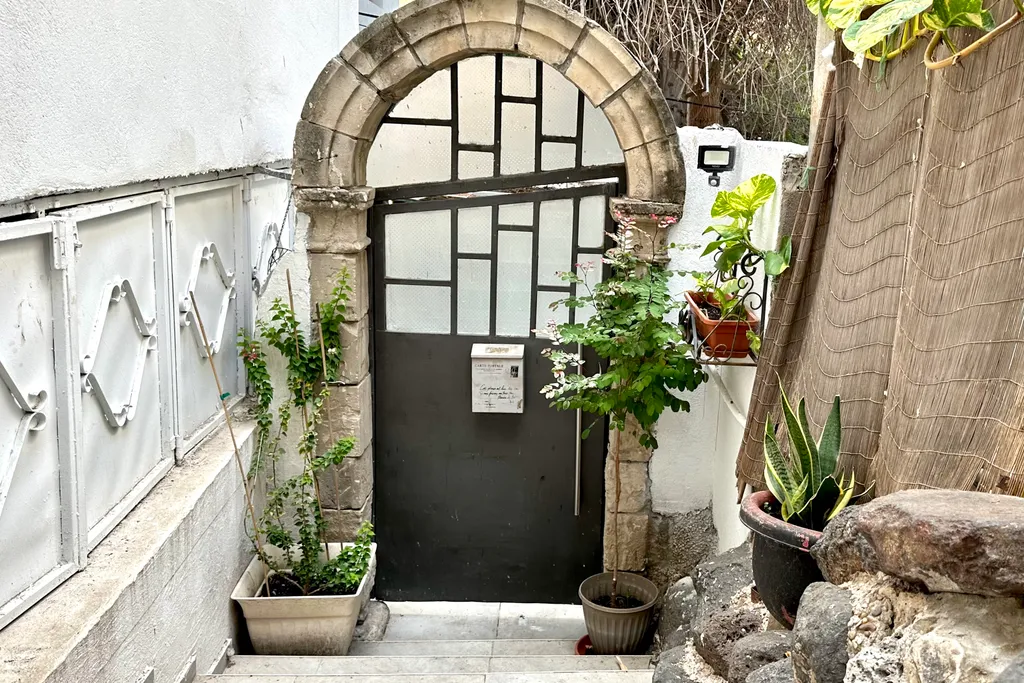 Винтажная квартира с отдельным входом и с большой зоной для барбекю