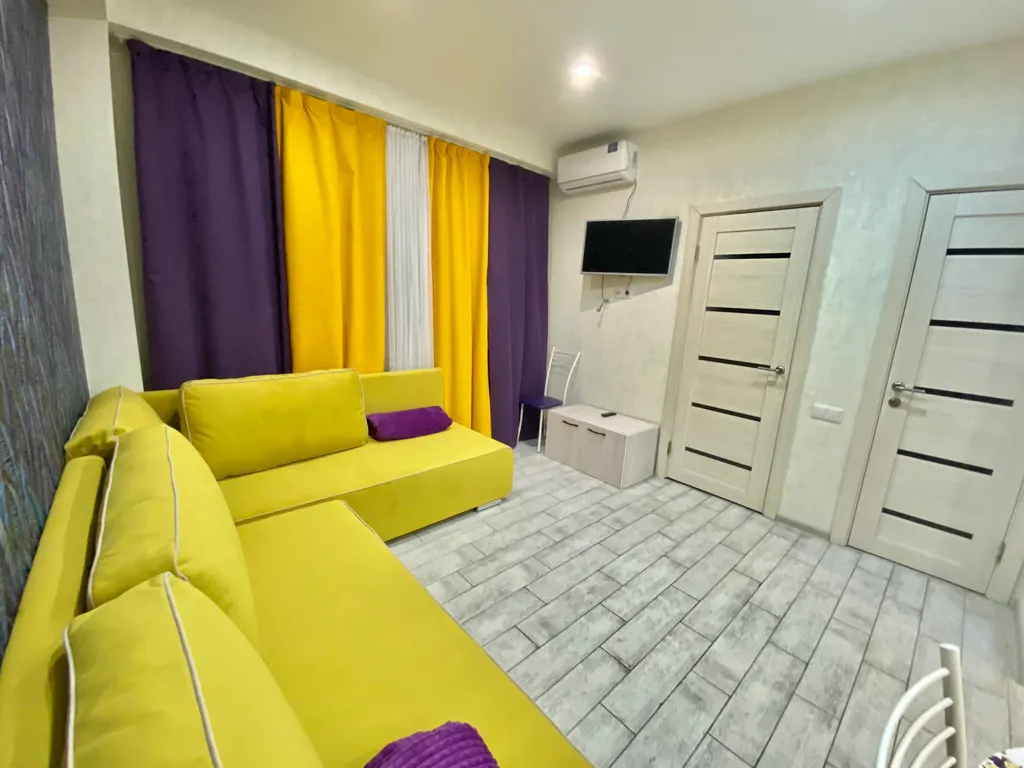 Апартаменты с балконом возле подьемника