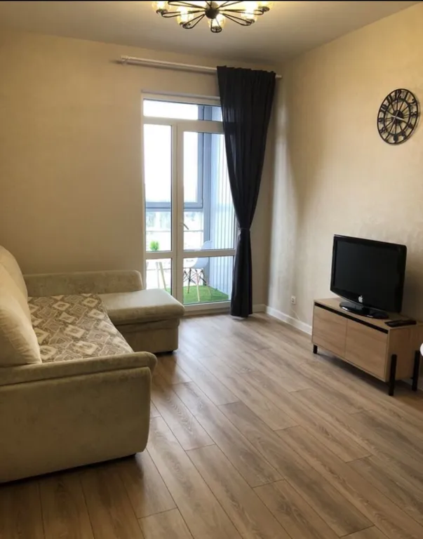 Уютная двушка на 20 этаже с видом на озеро