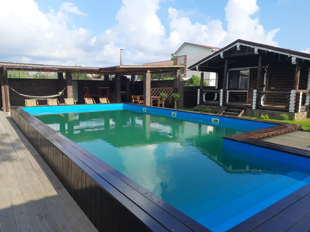 Сруб большой второй этаж с балконом и видом на бассейн