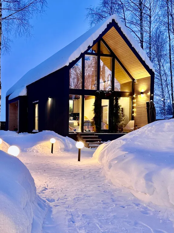 Новый панорамный барнхаус с сауной на лесном участке