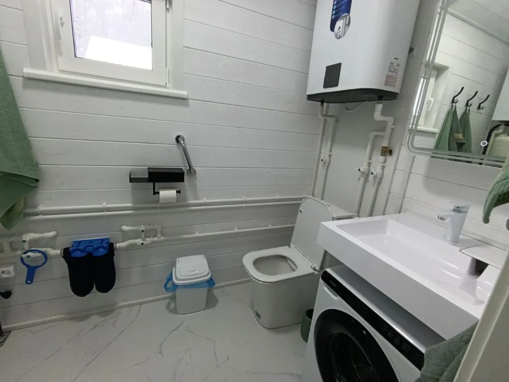 Дом в окружении леса