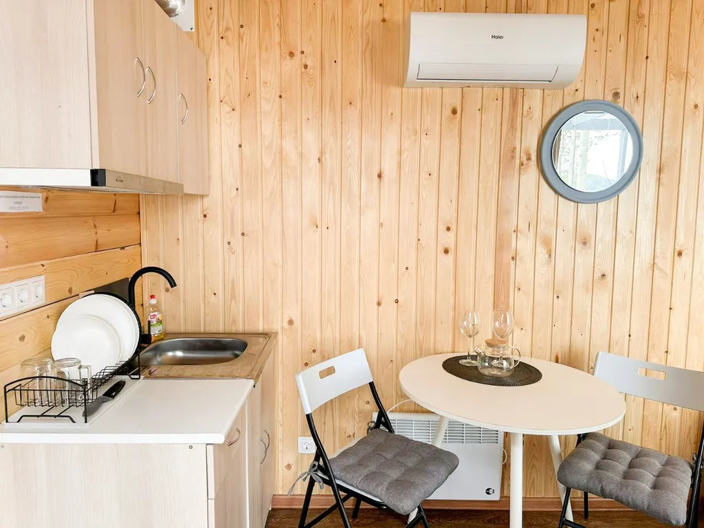 Домик на двоих с панорамным окном и видом на Белое море