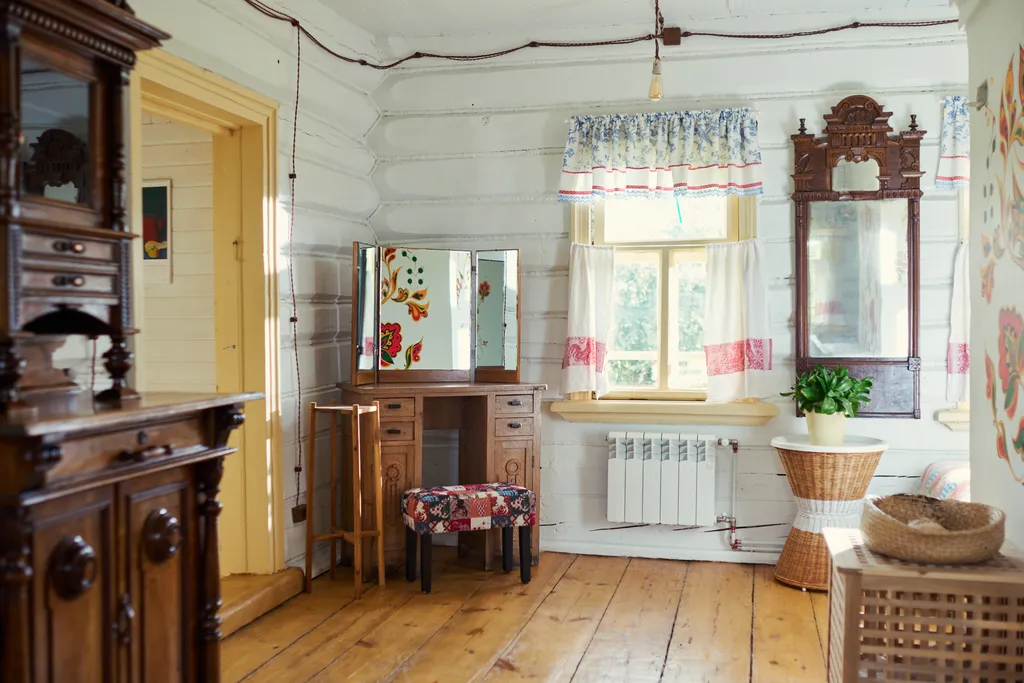 Дом у пруда