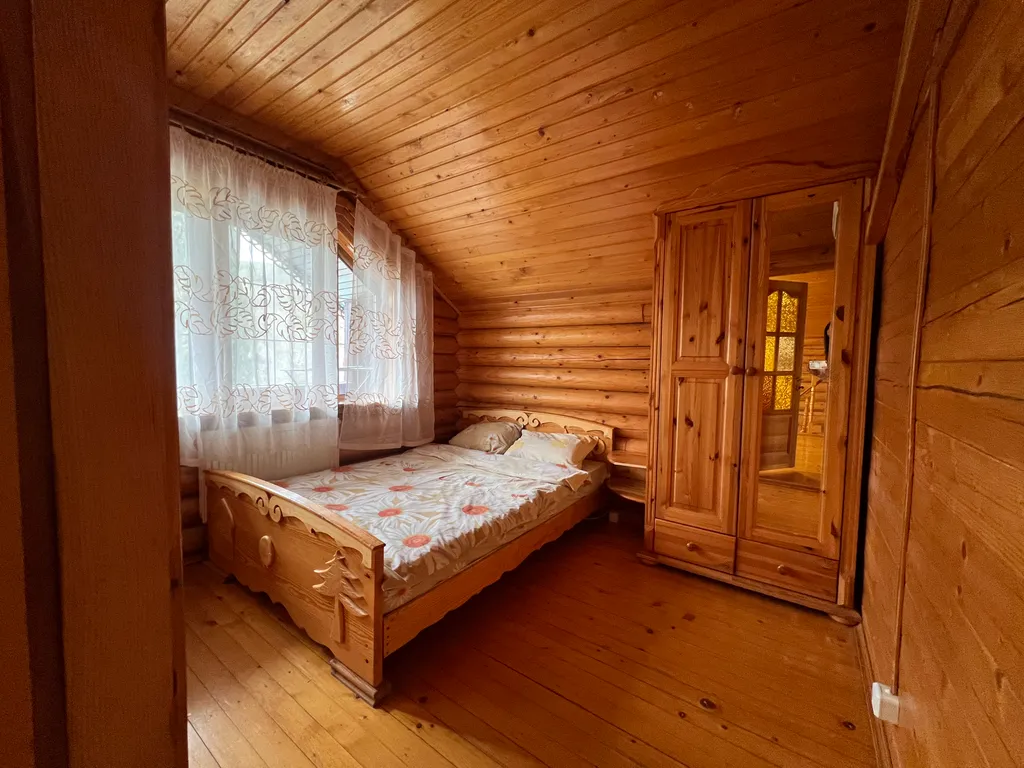 Сруб в Ялте c бассейном и сауной