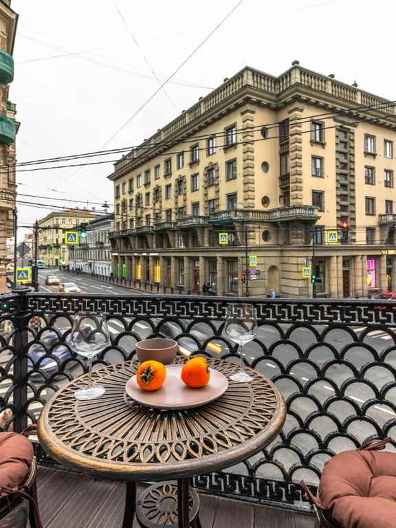 Студия в центре с балконом с видом на центр