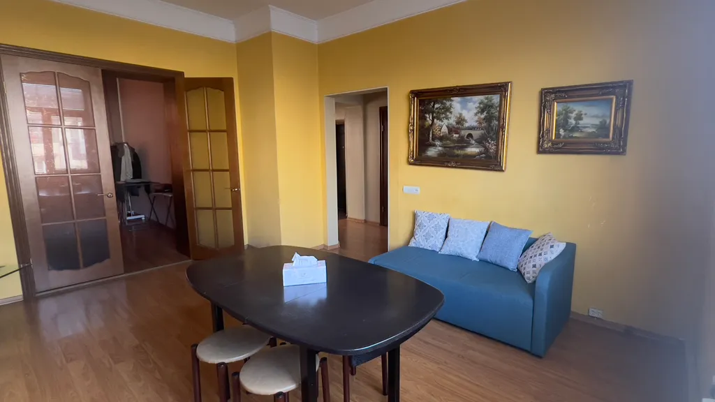 Квартира Просторная трехкомнатная в центре — аренда посуточно в Артём