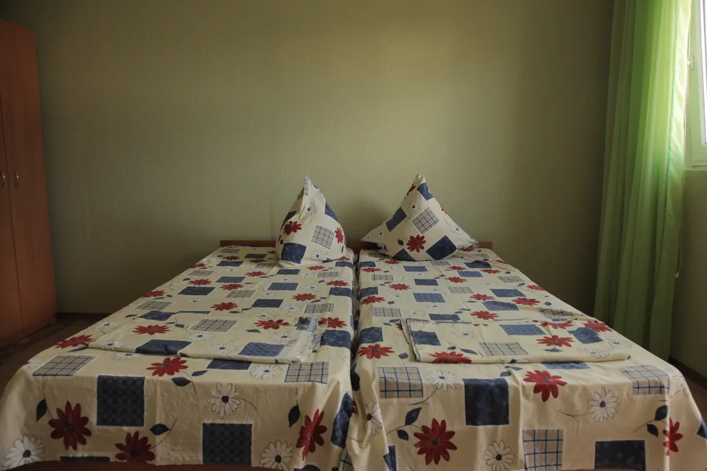 Двухместный номер удобствами и конд. у Сильвии в Феодосии на Степной.