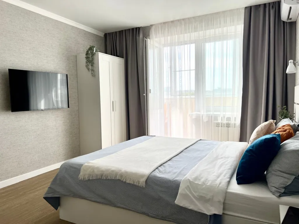 Стильный белоснежный апартамент в центре города, бесконтактный заезд