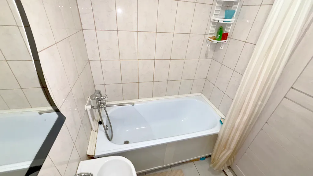 Светлая евро-двушка в Кошелeв парке. Для семьи или для работы.