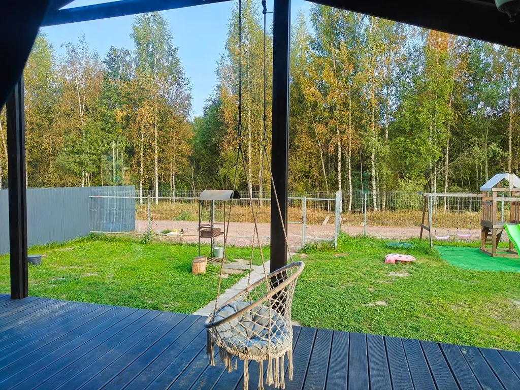 Панорамный коттедж с сауной у леcа