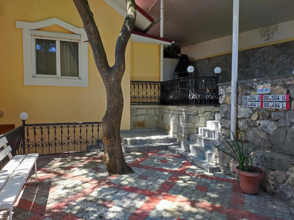 Комната у Воронцовского парка с видом на море