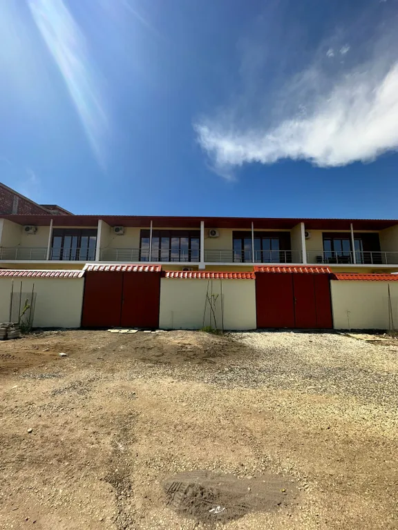 Комфортабельный таун у берега Каспийского моря