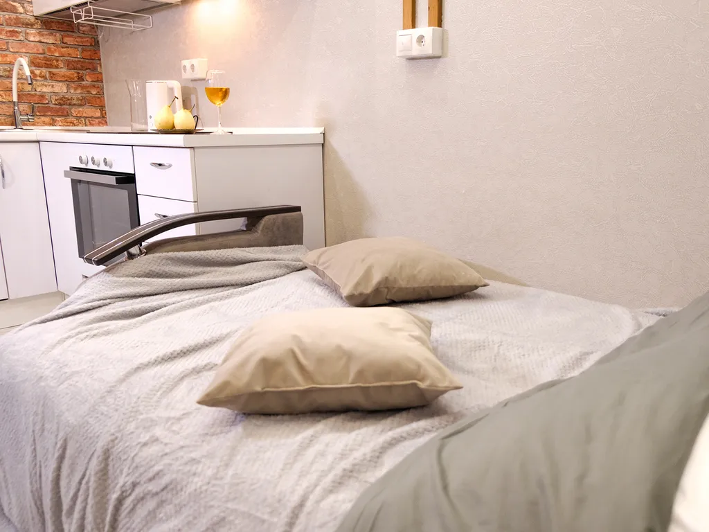 Студия класса бизнес у городской набережной