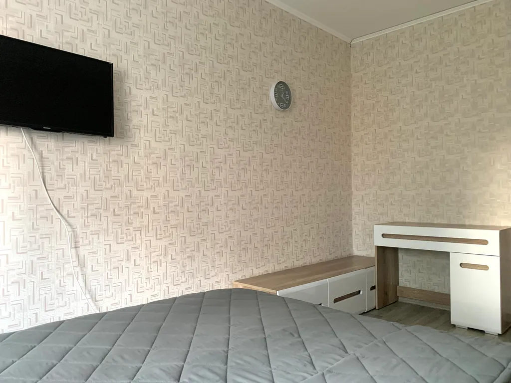 Двухкомнатная квартира возле метро.