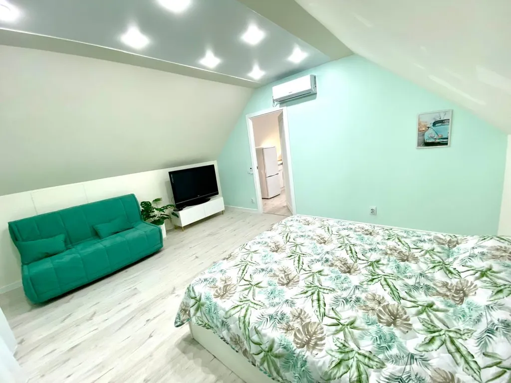 Коттедж Дом с бассейном и своей территорией — Бжид