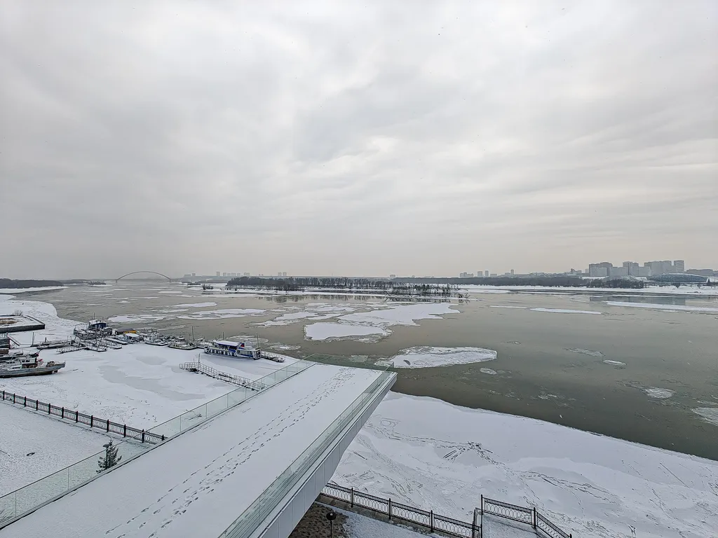 Двухкомнатная студия с шикарным видом на реку Михайловской набережной