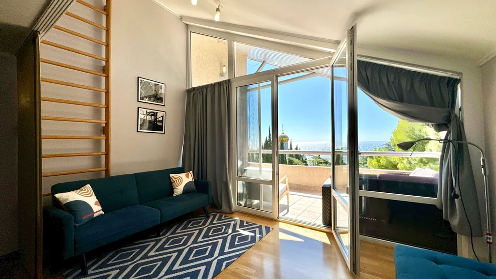 Дом у моря с личным парком, бассейном и сауной