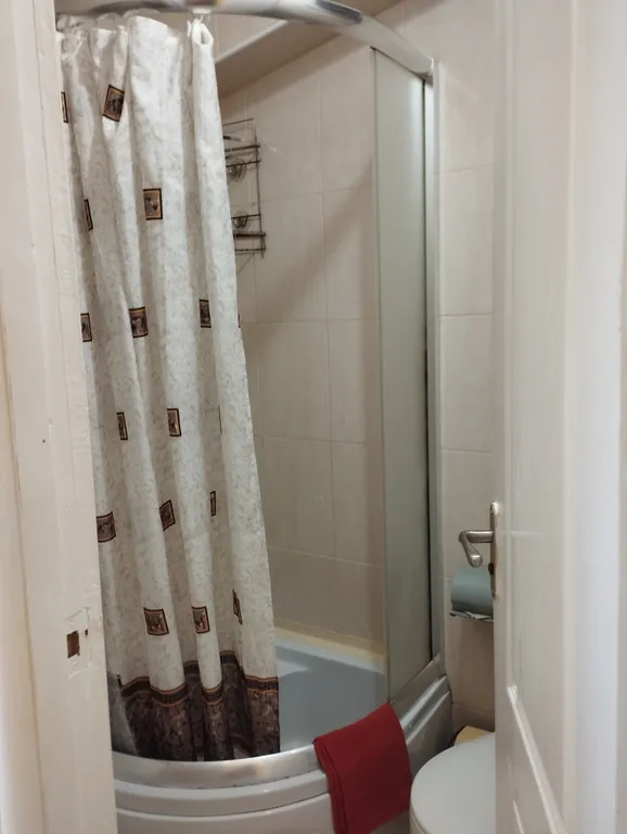 Уютная маленькая комната на первом этаже дома близко к морю