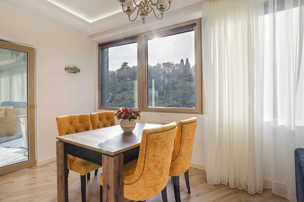 Квартира с отдельным залом и отдельной спальней с террасой на парк