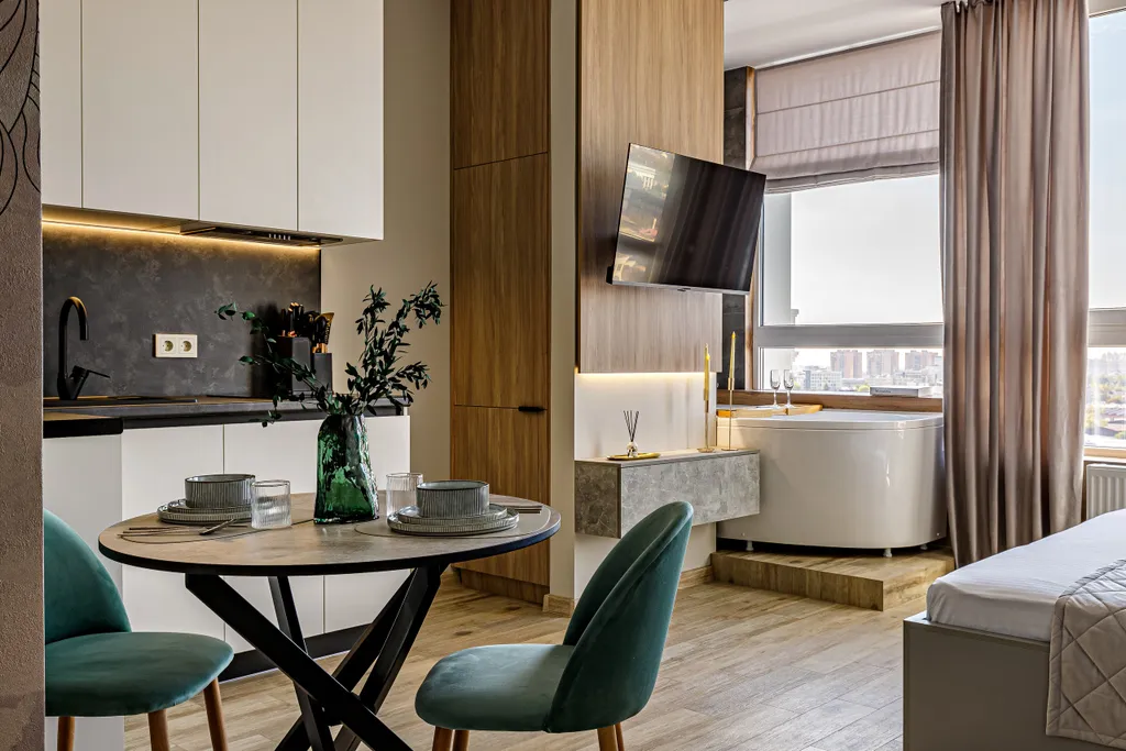 VIP-студия с роскошной ванной у панорамного окна