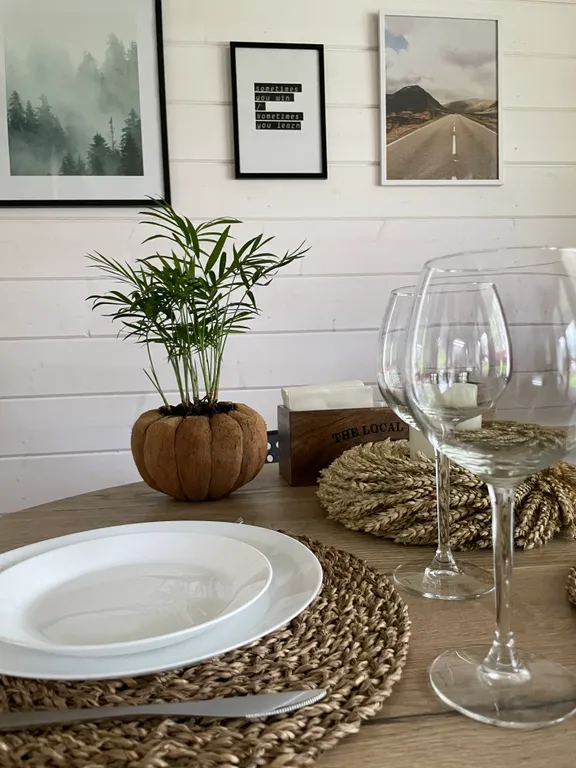 Вилла с банным чаном на берегу водоёма