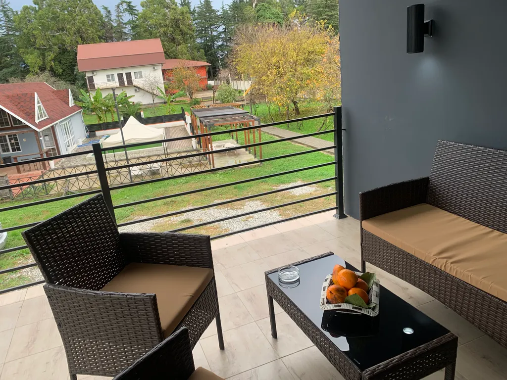 Комфортабельный дом с бассейном с видом на горы