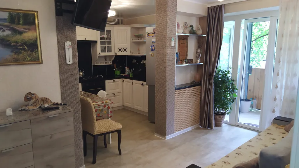 Квартира Трехкомнатная квартира в тихом районе Евпатории — Евпатория