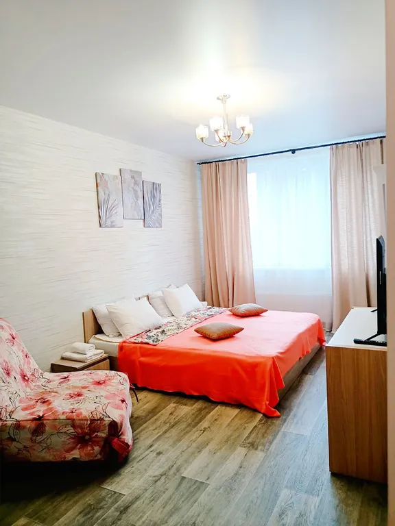 Уютная однокомнатная квартира с балконом — аренда посуточно в Красноярск