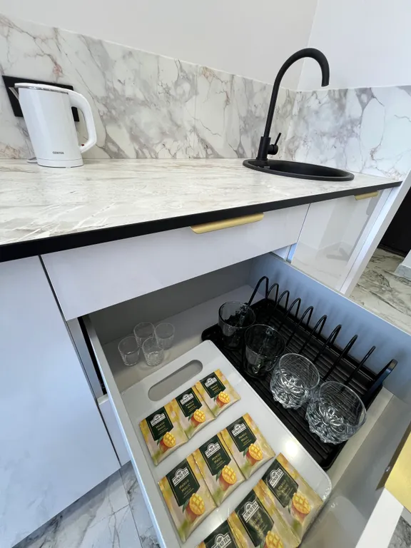 Шикарная студия с панорамой и красивой ванной