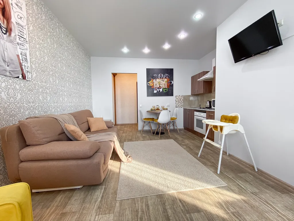 Светлая квартира у ТЦ Аквамолл