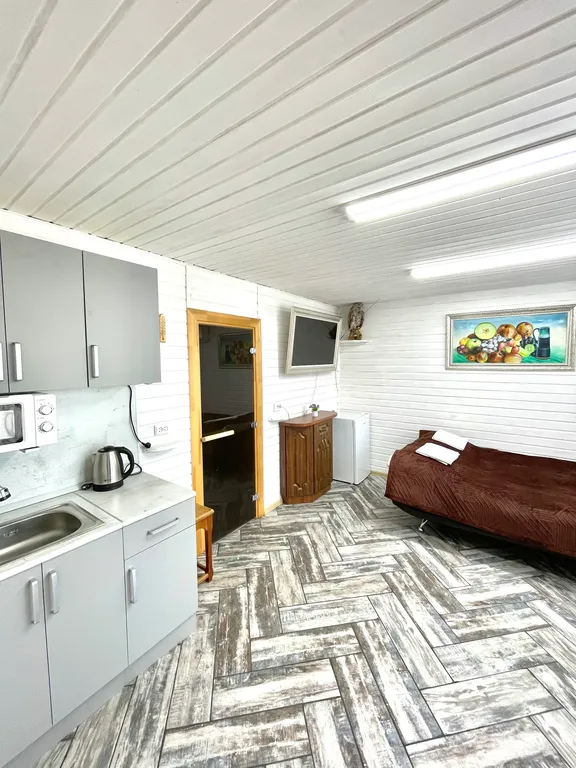 Первый этаж с панорамными окнами, сауной и видом на озеро